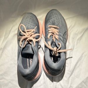 ASIC Gel Kayano 27 running shoe. Size 7.